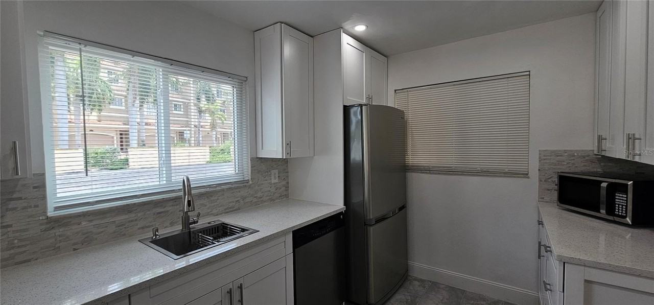 301 87th Ave #106 - Photo 3 of 19