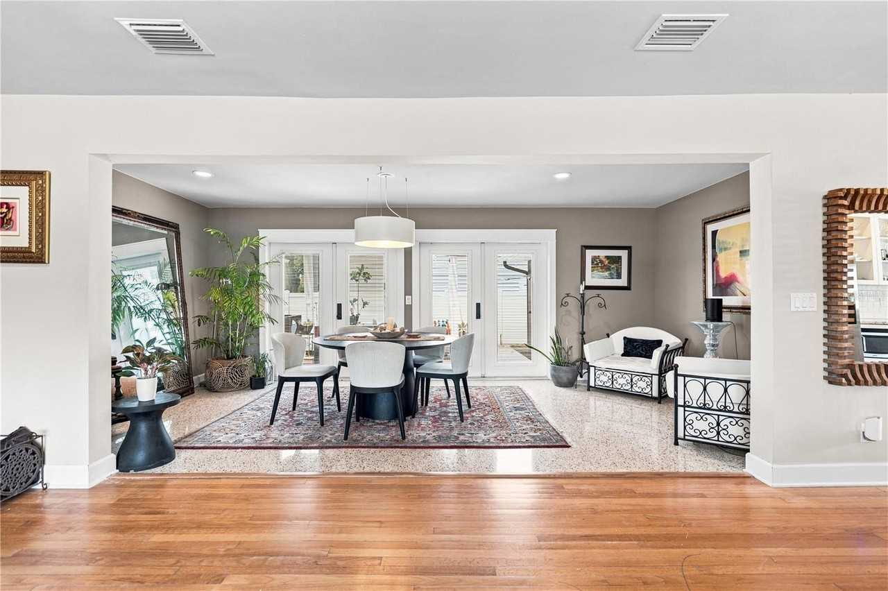 70 Gardenia St - Photo 4 of 33