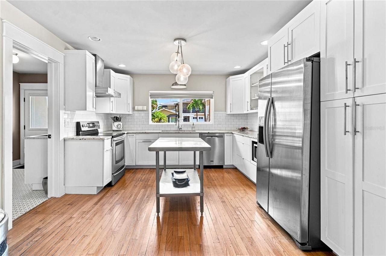 70 Gardenia St - Photo 5 of 33