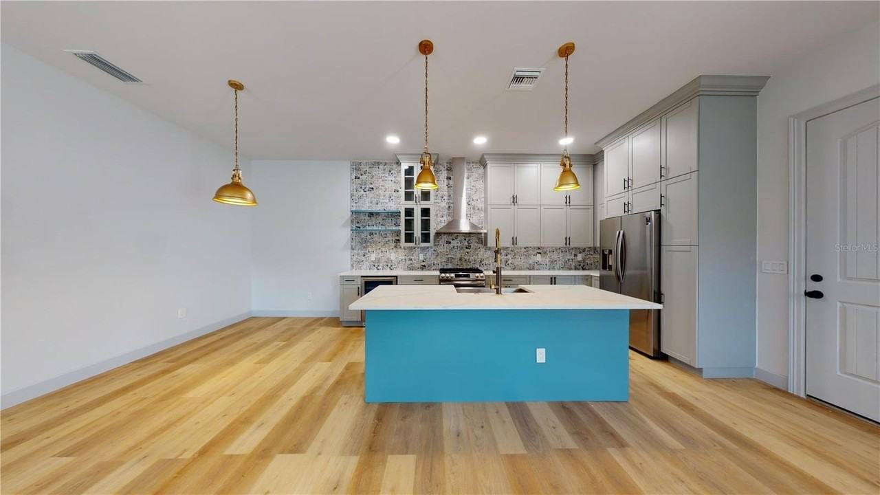 1246 Bass Blvd #A - Photo 4 of 47