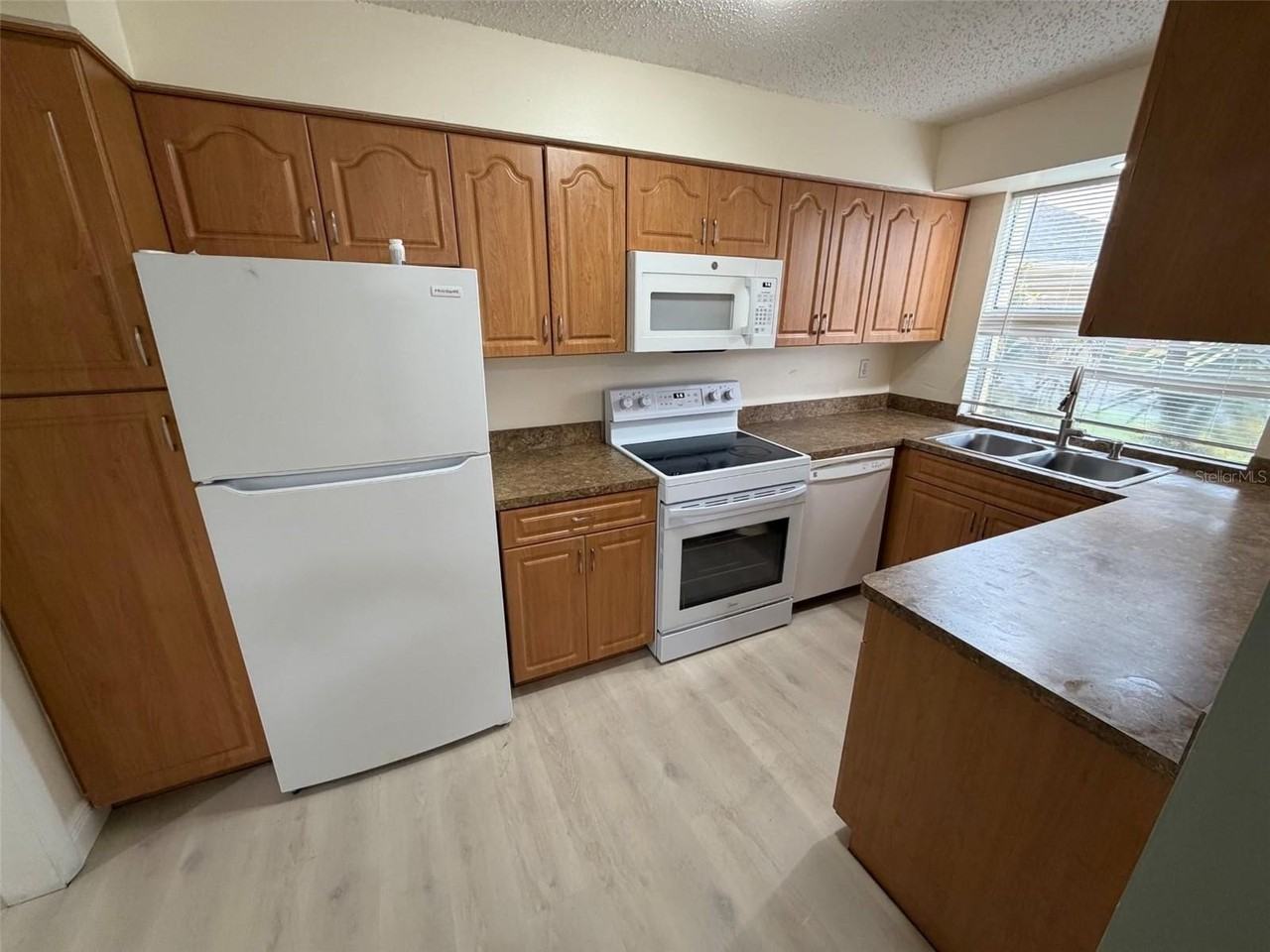 7605 Pasa Dobles Ct - Photo 3 of 14