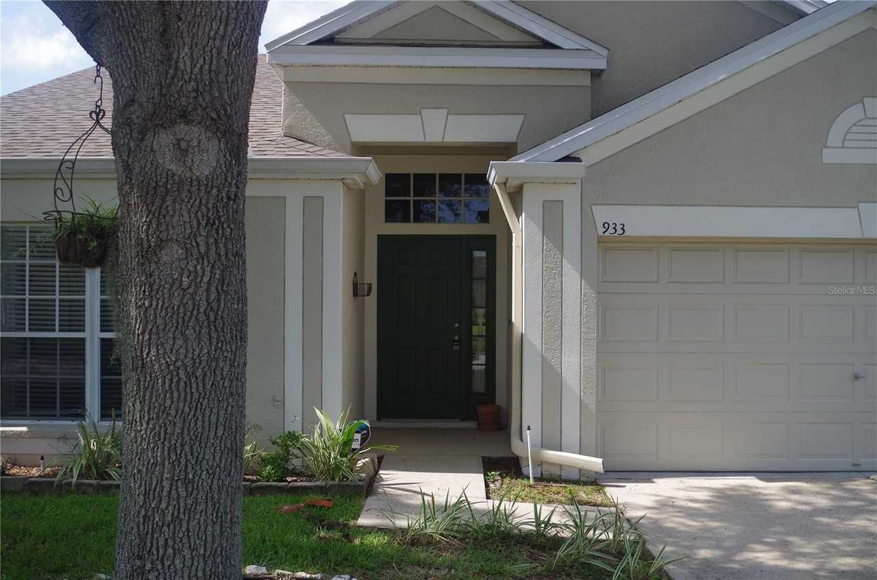 933 Summer Breeze Dr - Photo 2 of 31