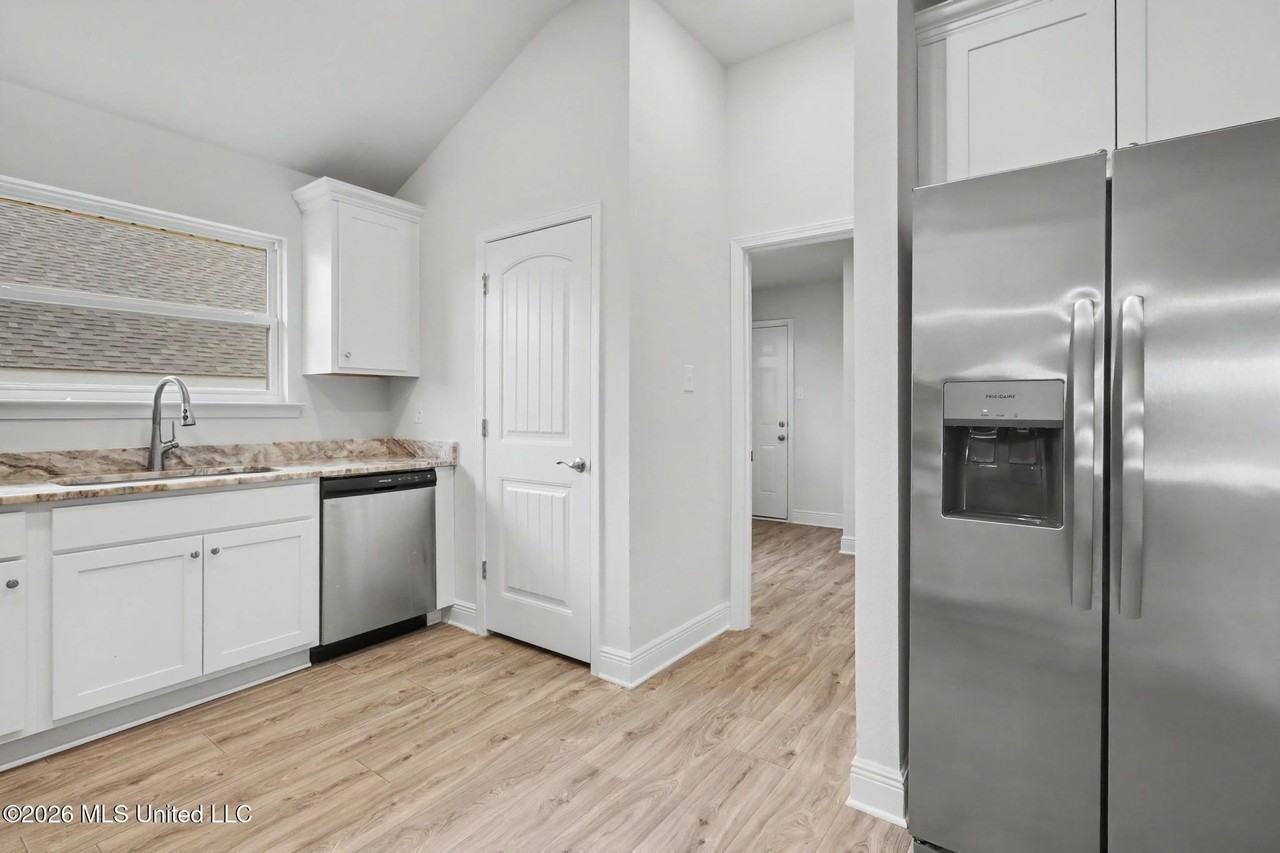 14027 Oak Arbor Dr - Photo 4 of 25