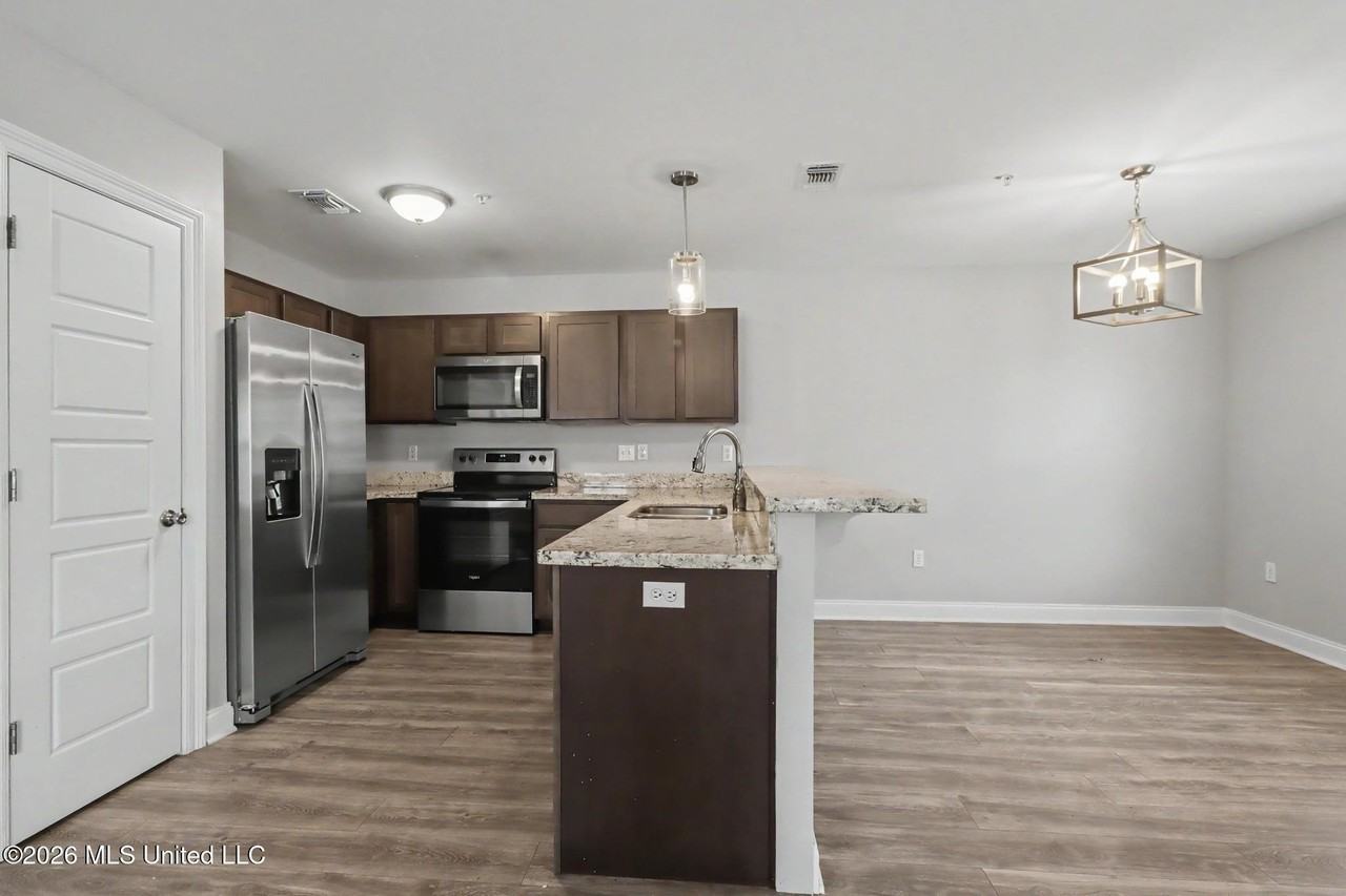 12056 Turnberry Cv - Photo 3 of 19