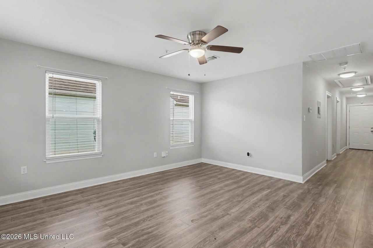 12056 Turnberry Cv - Photo 5 of 19