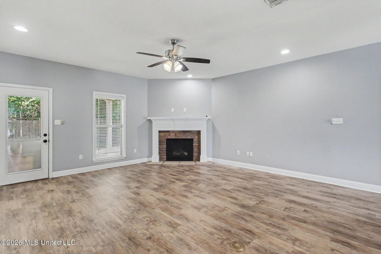 2184 Volterra Cir - Photo 3 of 28