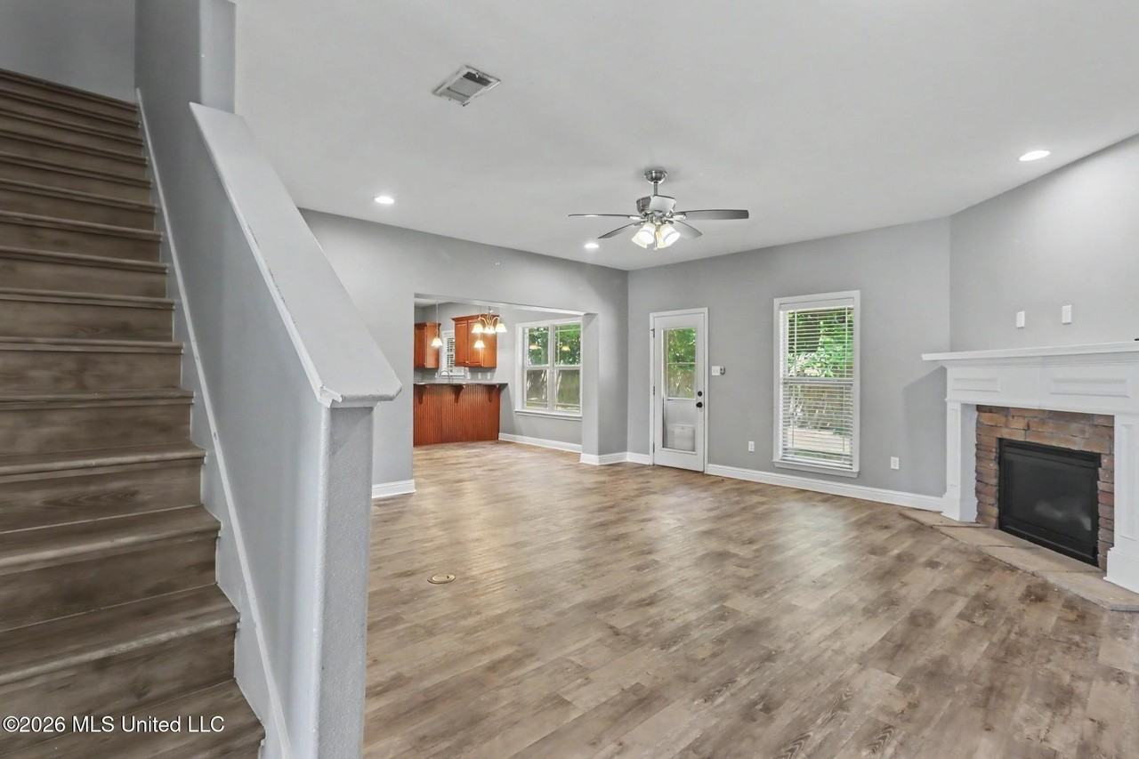 2184 Volterra Cir - Photo 4 of 28
