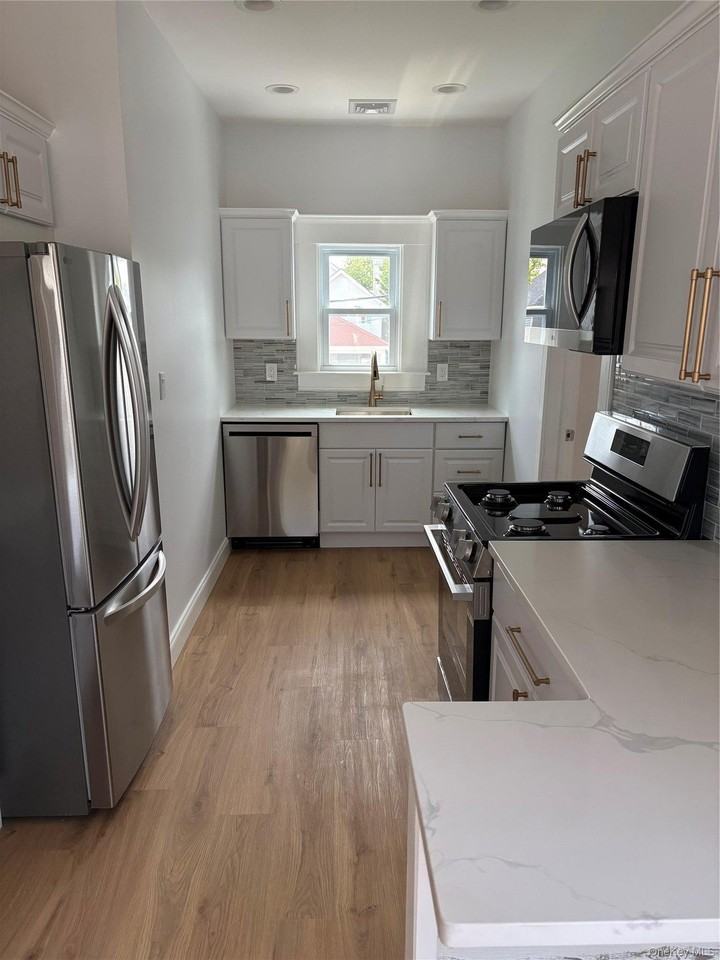 1006 Pennsylvania Ave Uppr - Photo 2 of 10