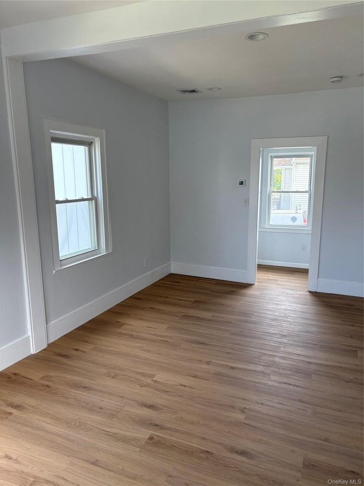 1006 Pennsylvania Ave Uppr - Photo 3 of 10