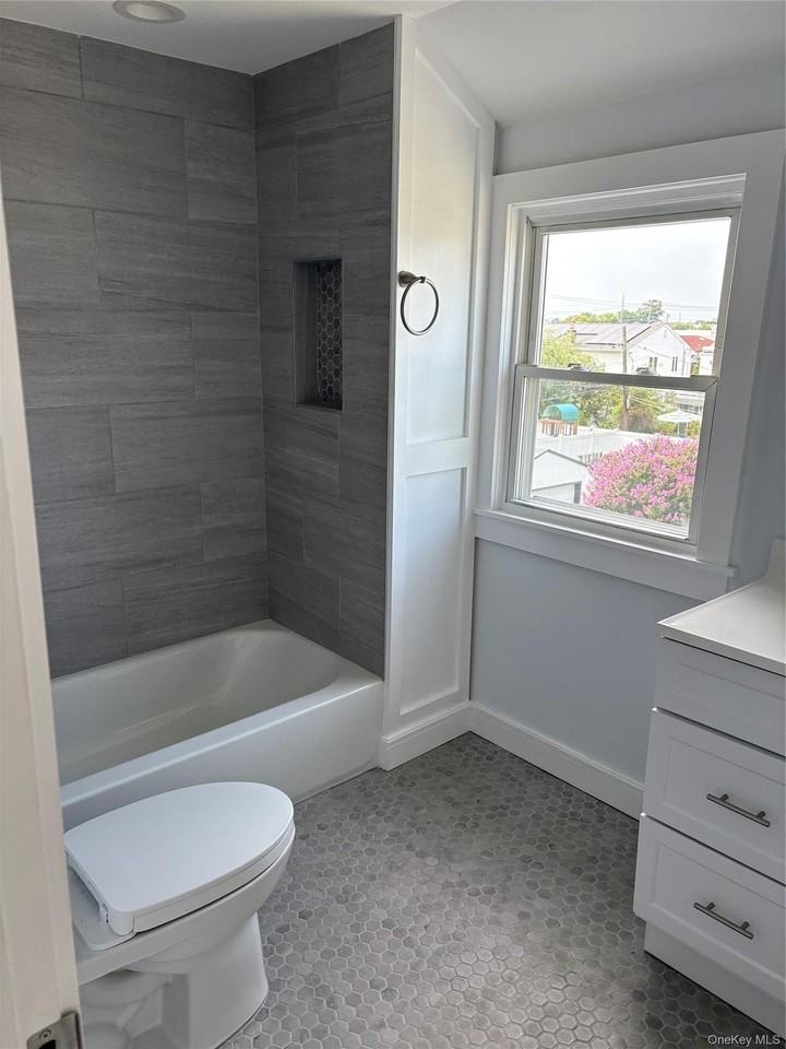 1006 Pennsylvania Ave Uppr - Photo 5 of 10