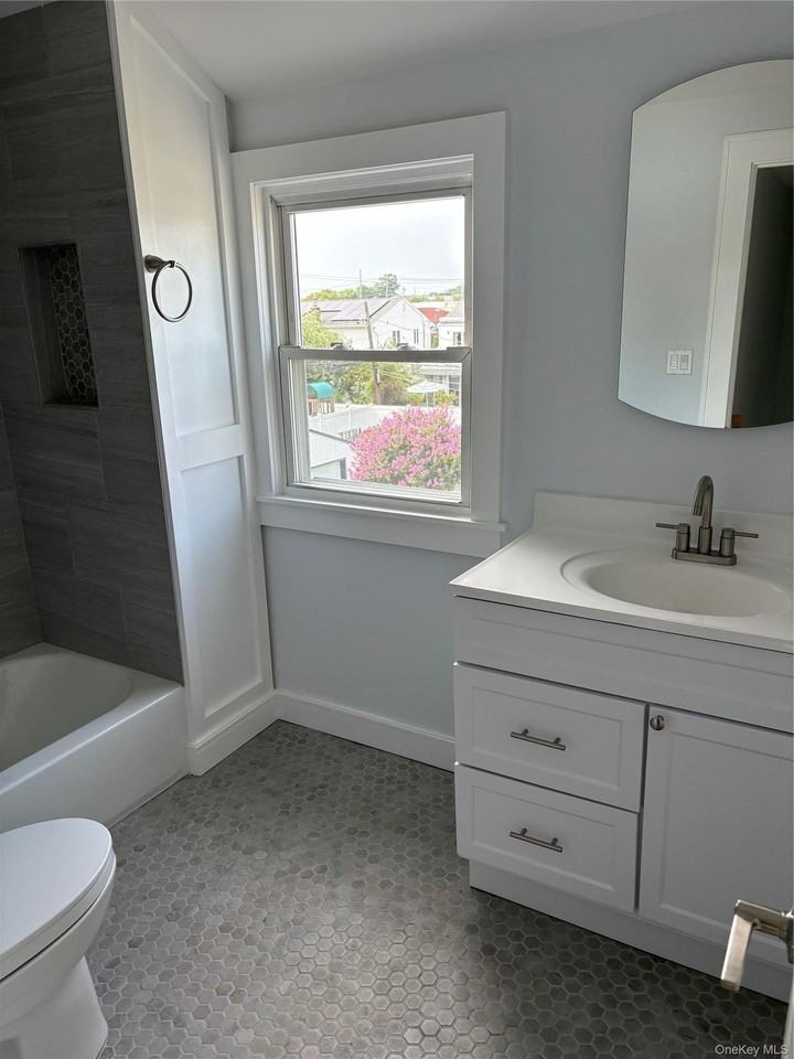 1006 Pennsylvania Ave Uppr - Photo 6 of 10