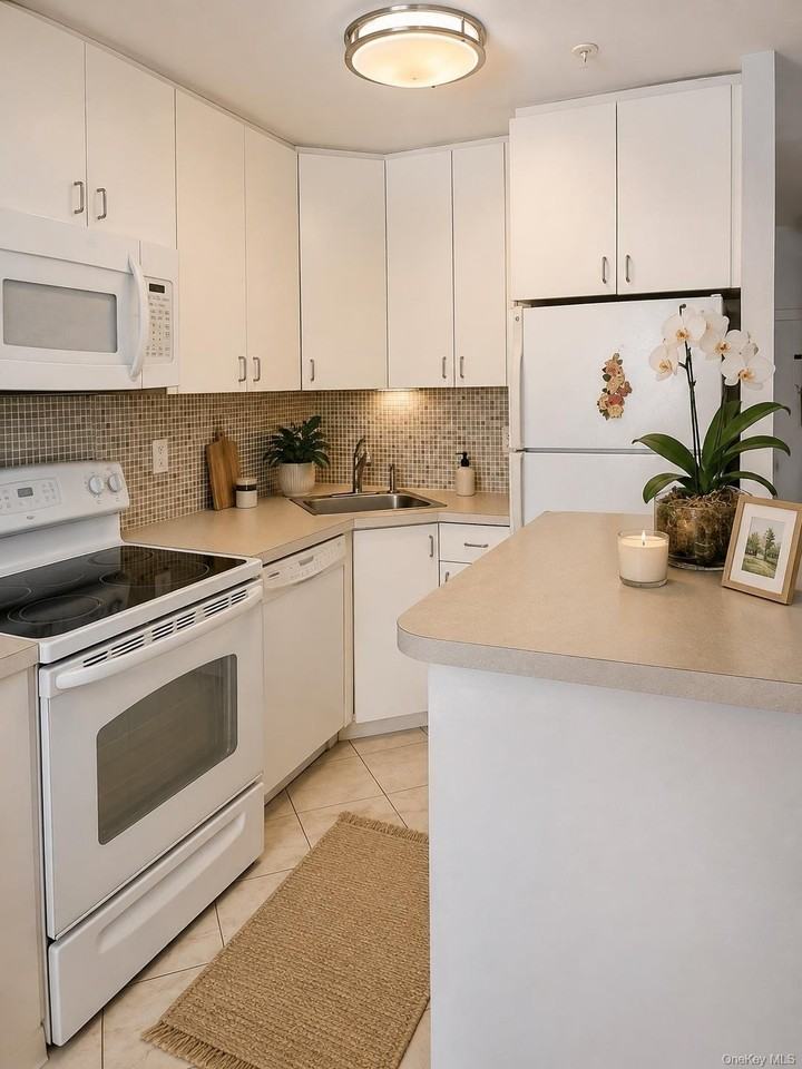 10 Canterbury Rd #1B - Photo 5 of 19