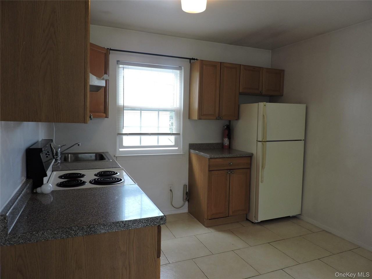 235 Fieldmere St - Photo 5 of 12