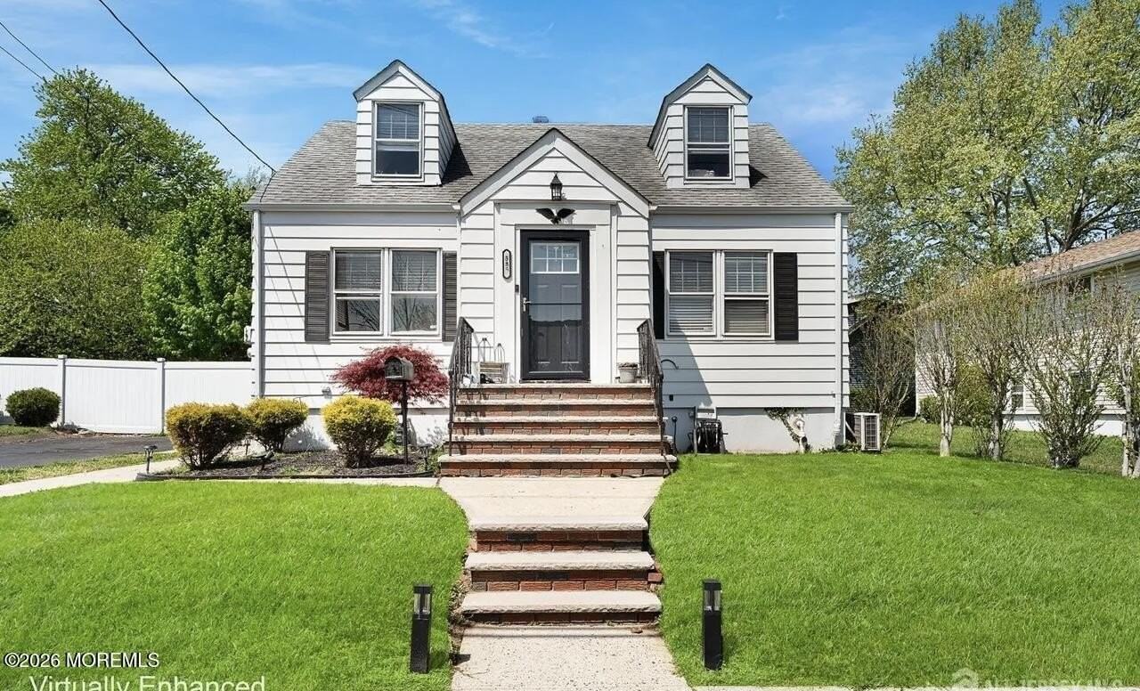 585 Bamford Ave - Photo 4 of 27