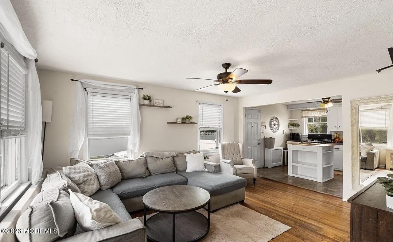 585 Bamford Ave - Photo 6 of 27