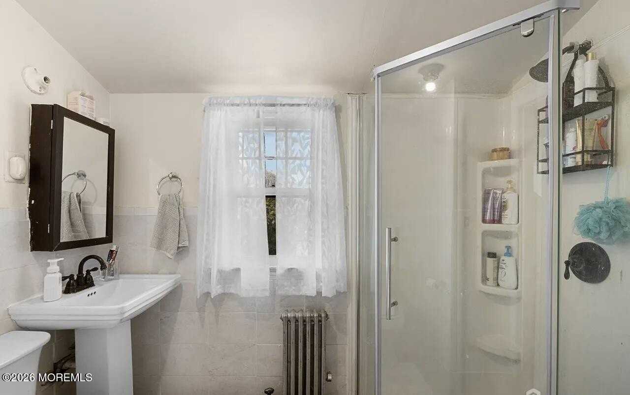585 Bamford Ave - Photo 7 of 27