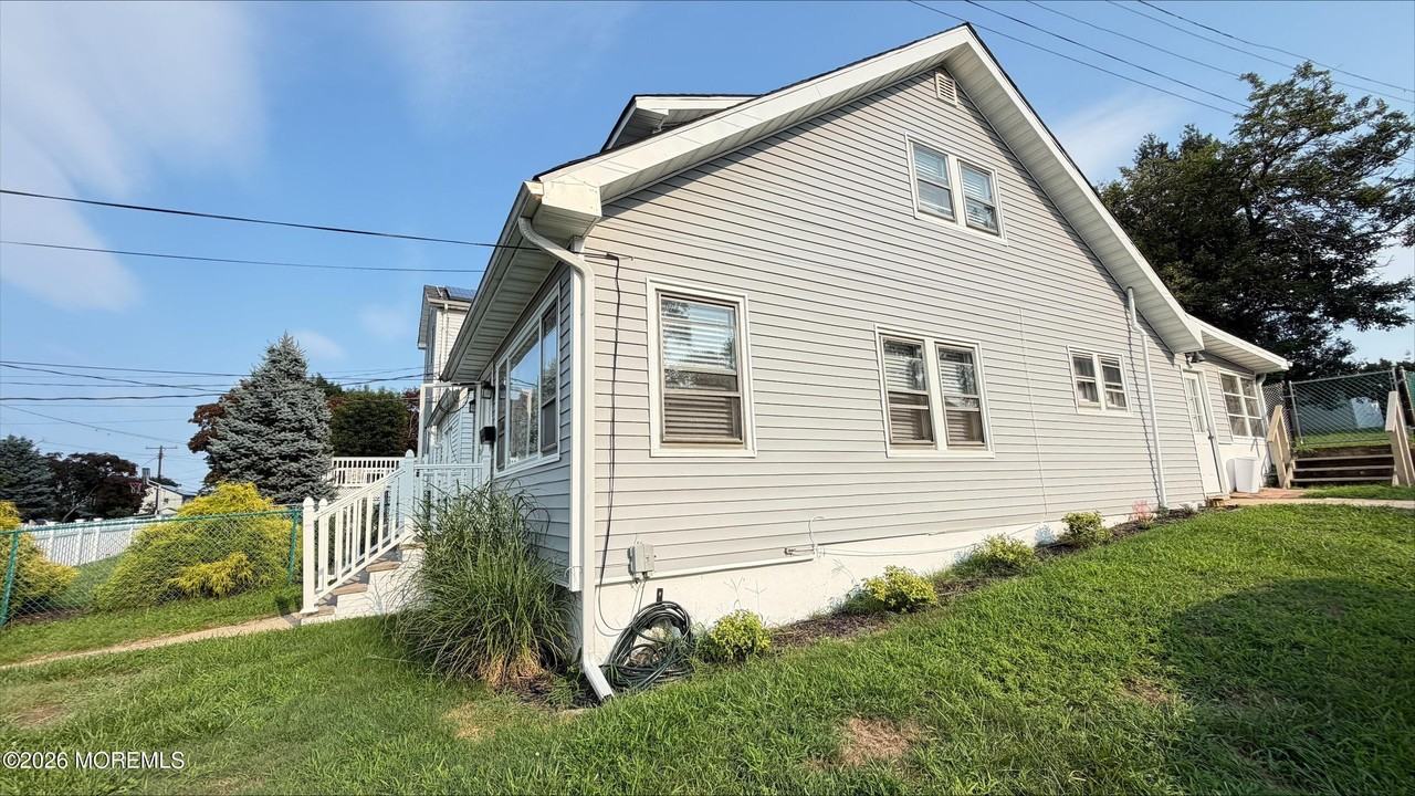 104 Burlington Ave - Photo 2 of 28