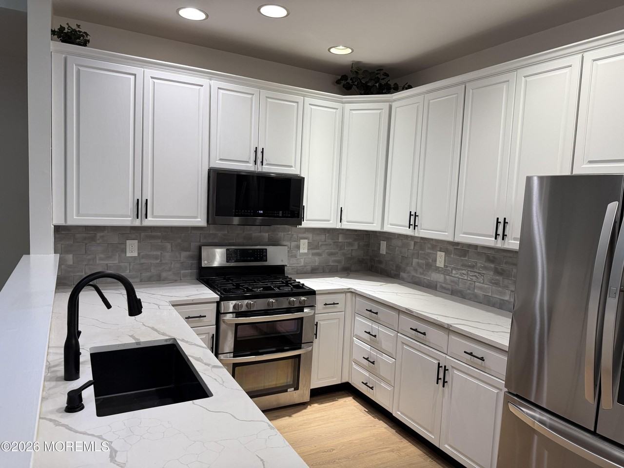 33 Brownstone Rd - Photo 5 of 25
