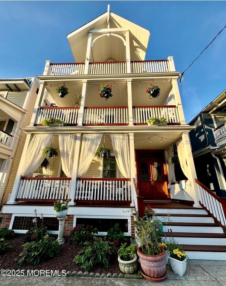 34 Embury Ave #2