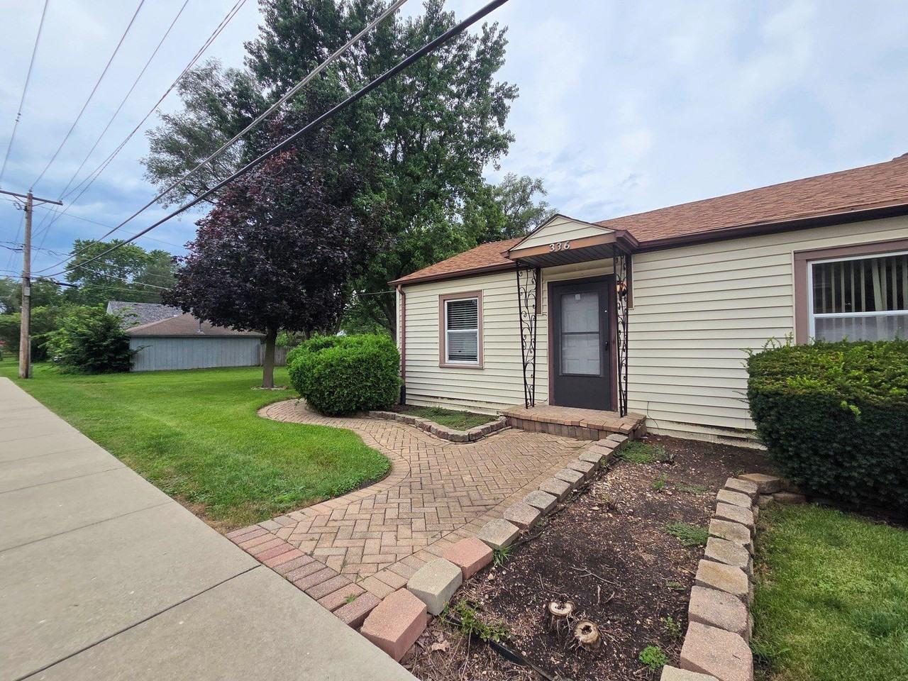 336 E Orchard St - Photo 3 of 31