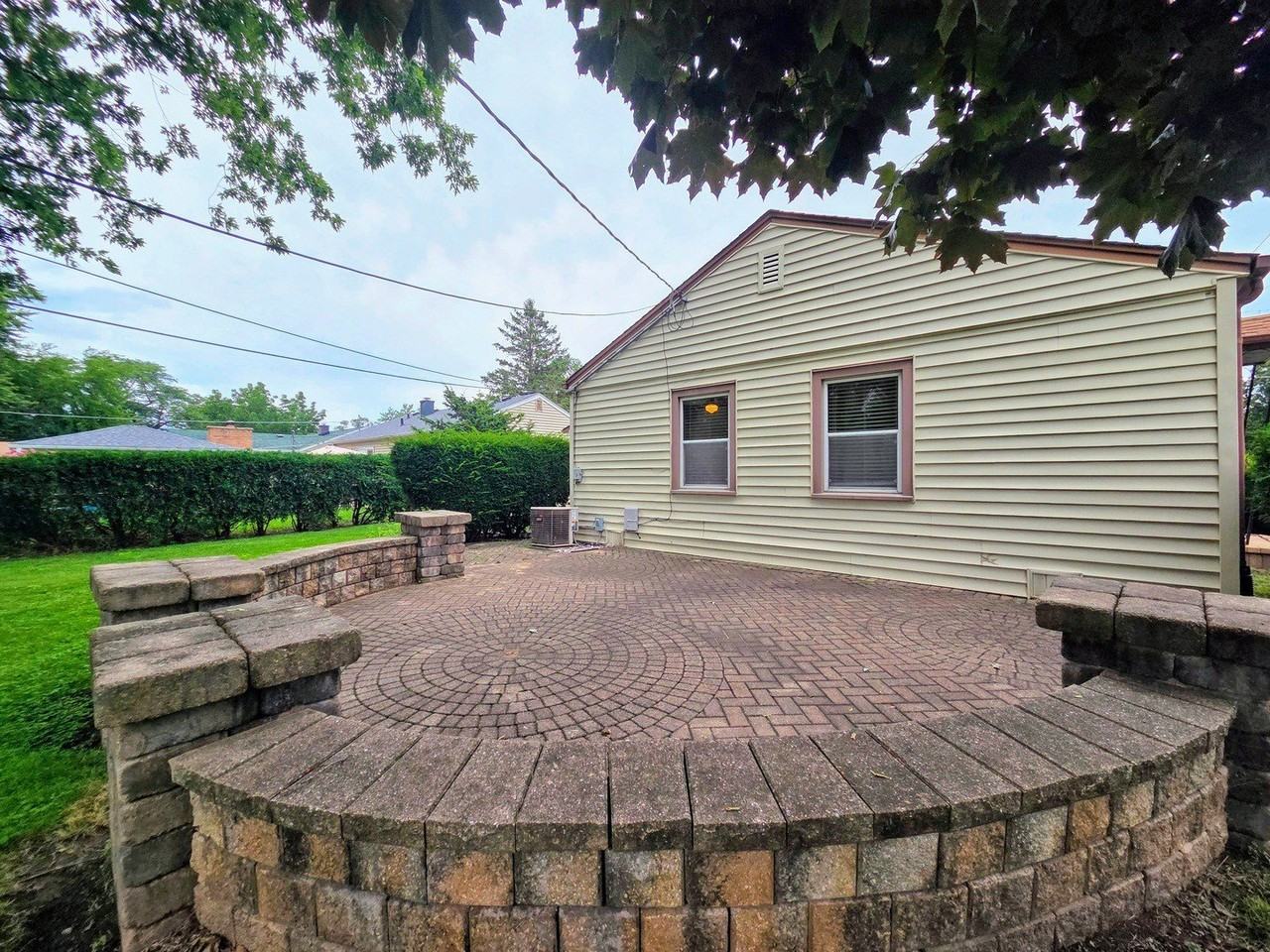 336 E Orchard St - Photo 4 of 31