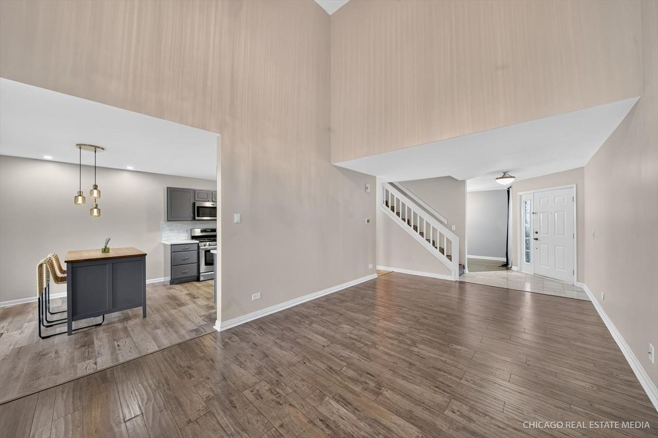 152 Brittany Dr - Photo 5 of 16
