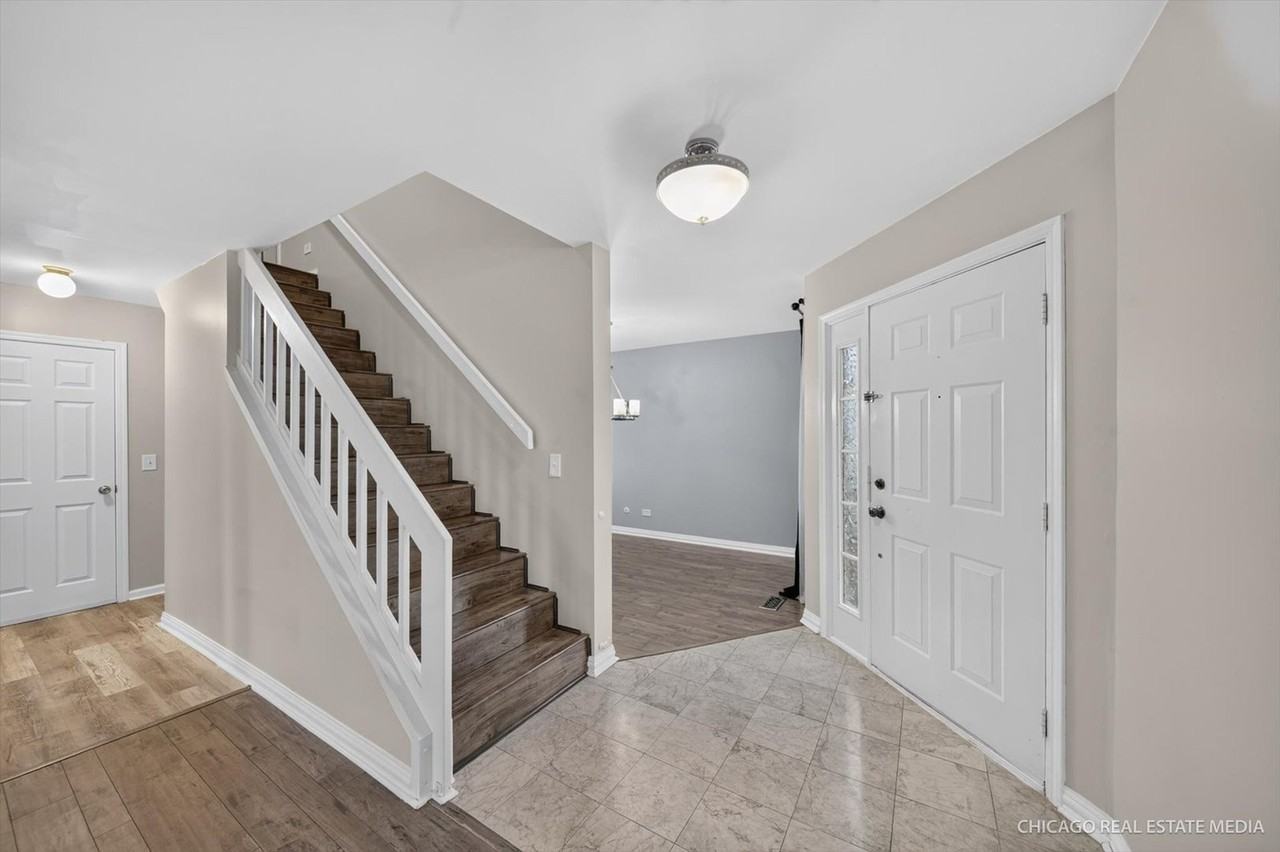 152 Brittany Dr - Photo 6 of 16