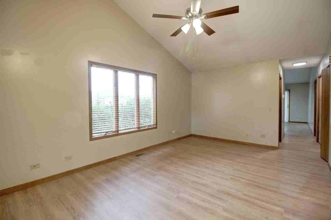 1324 Post Oak Ct - Photo 2 of 13