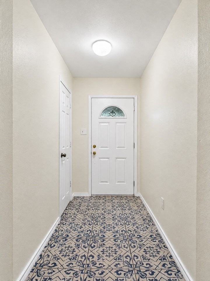 7618 Thistle Ln - Photo 3 of 14