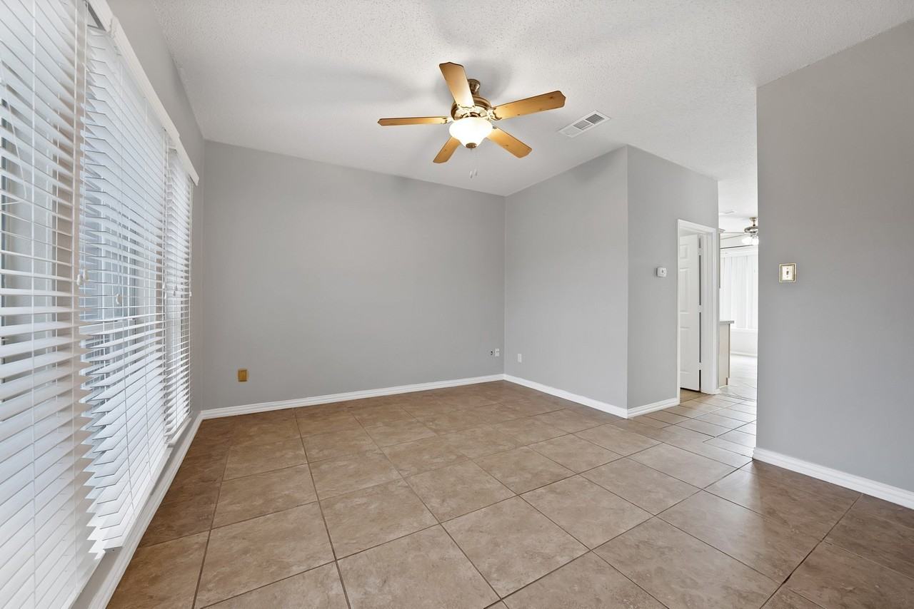 745 Woodridge Dr - Photo 7 of 39