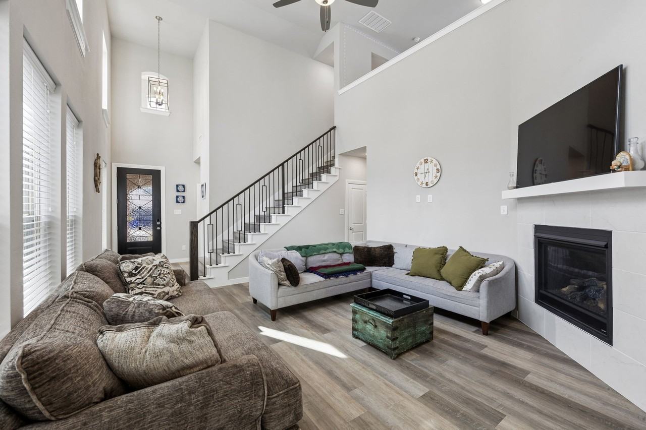 2321 Green River Rd - Photo 5 of 29
