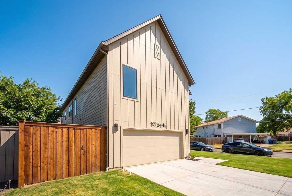 5445 Terry St - Photo 3 of 27