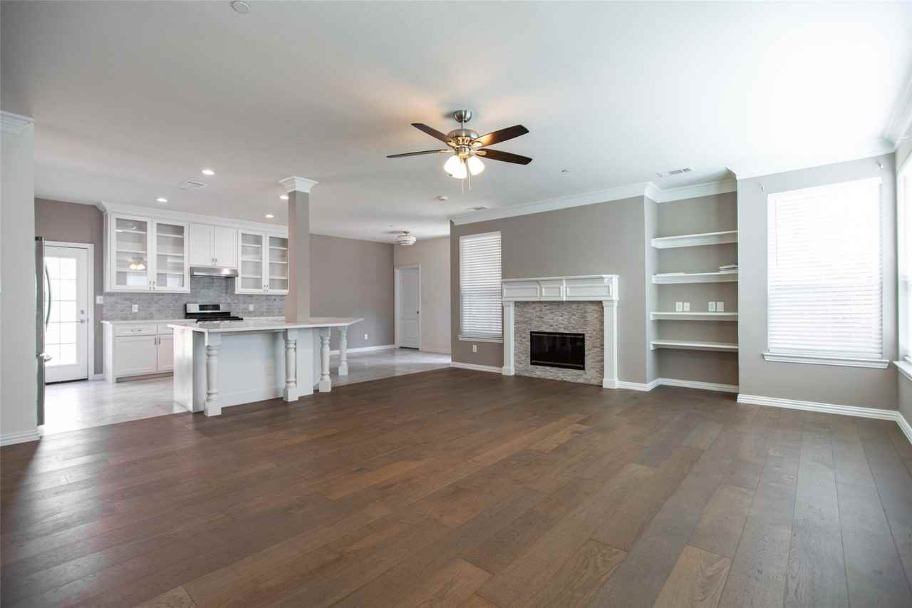 515 Southridge Way - Photo 2 of 26