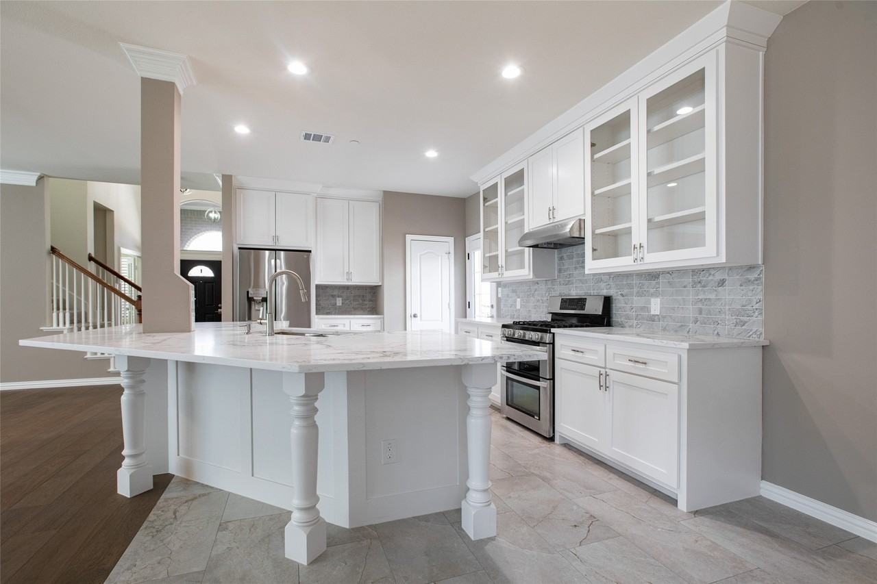 515 Southridge Way - Photo 4 of 26