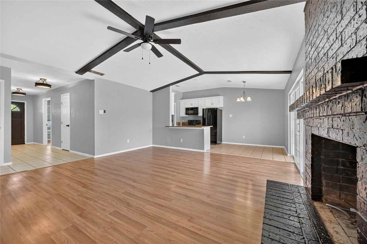 2760 Hollandale Ln - Photo 3 of 35