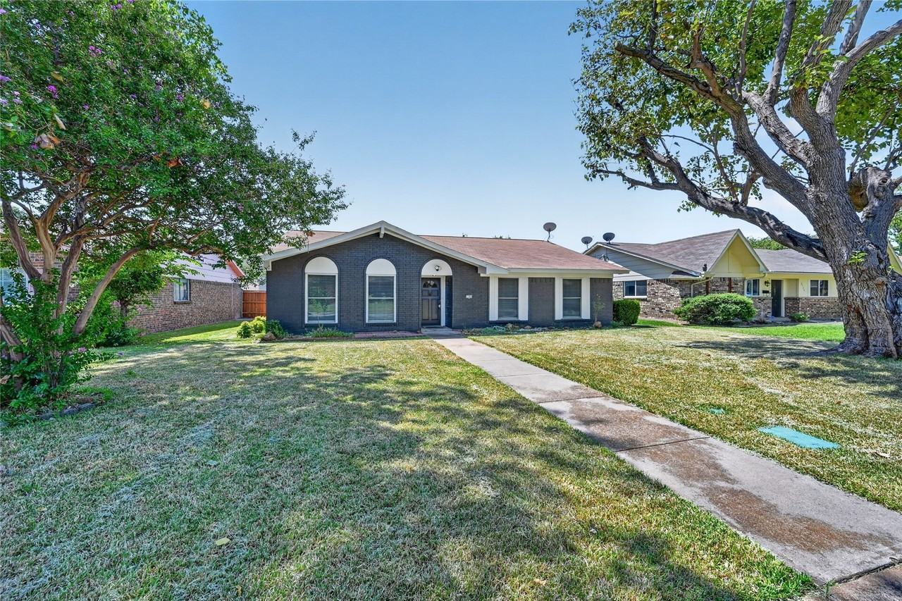 2760 Hollandale Ln - Photo 6 of 35
