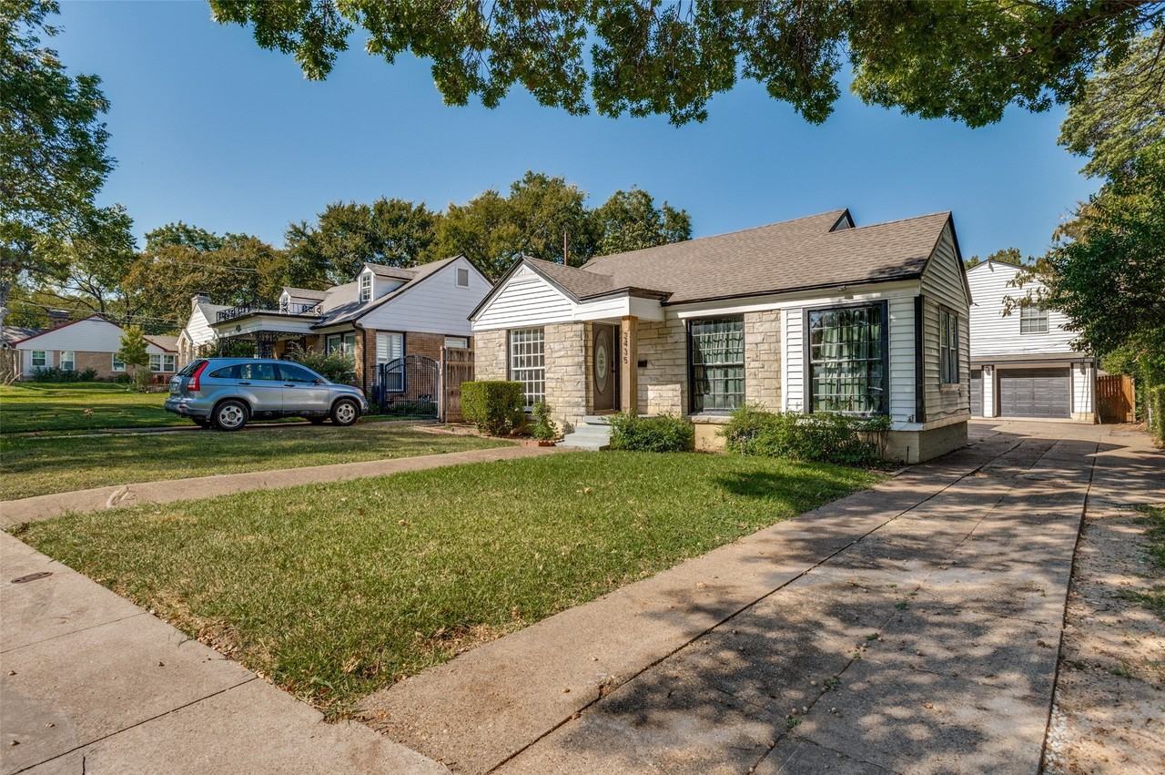 2435 W 10th St - Photo 2 of 39