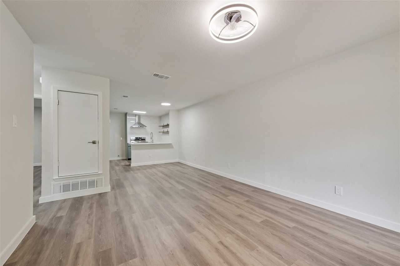 1000 Mary St - Photo 5 of 22