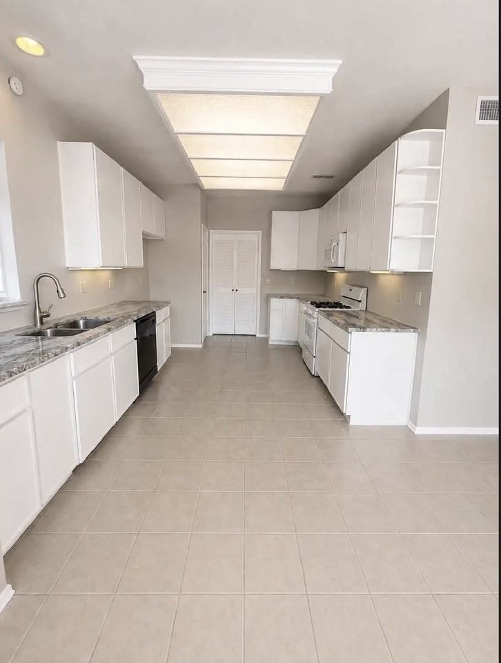 2401 Autumndale Dr - Photo 6 of 18