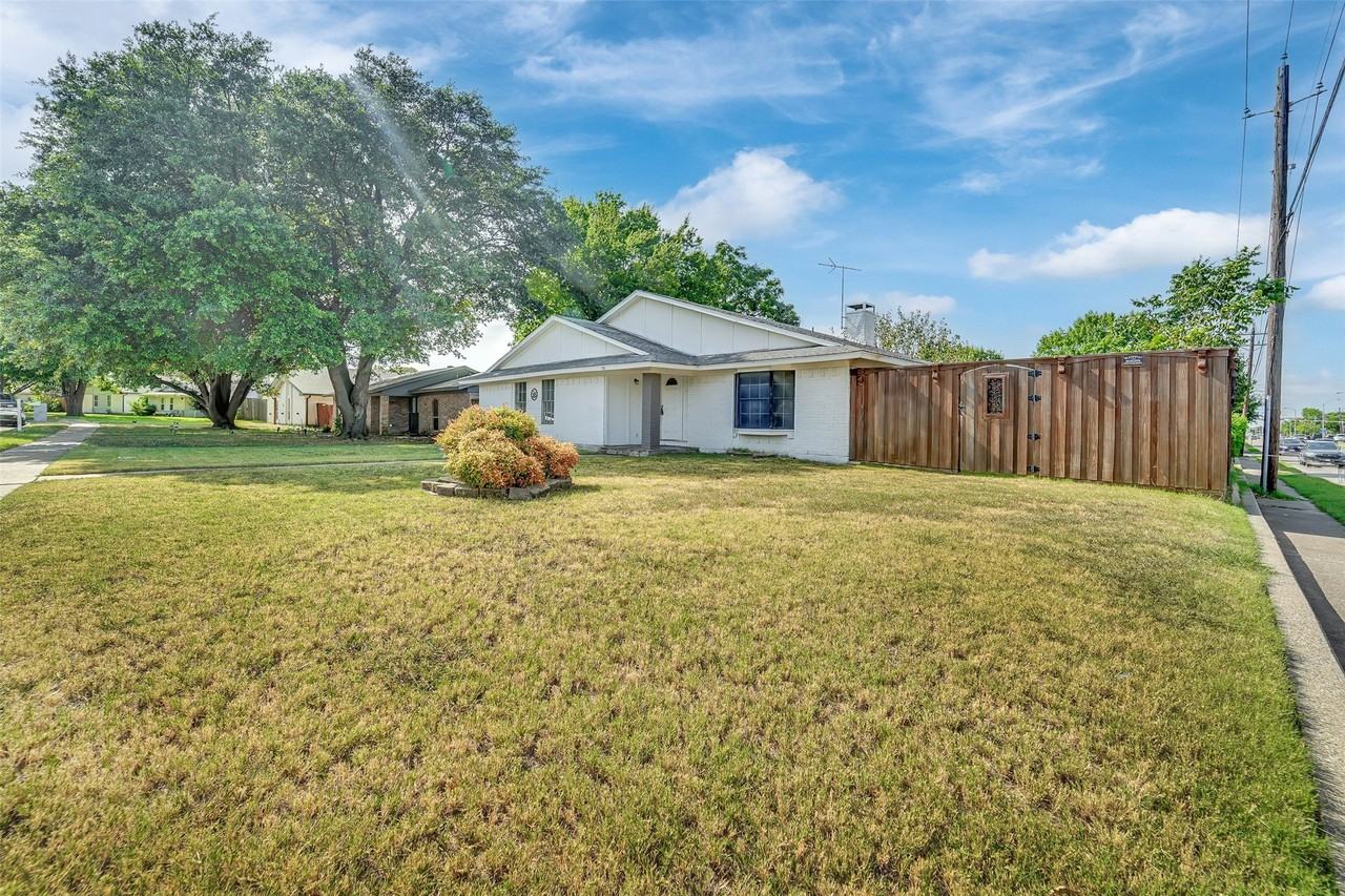2135 Wheaton Dr - Photo 2 of 25
