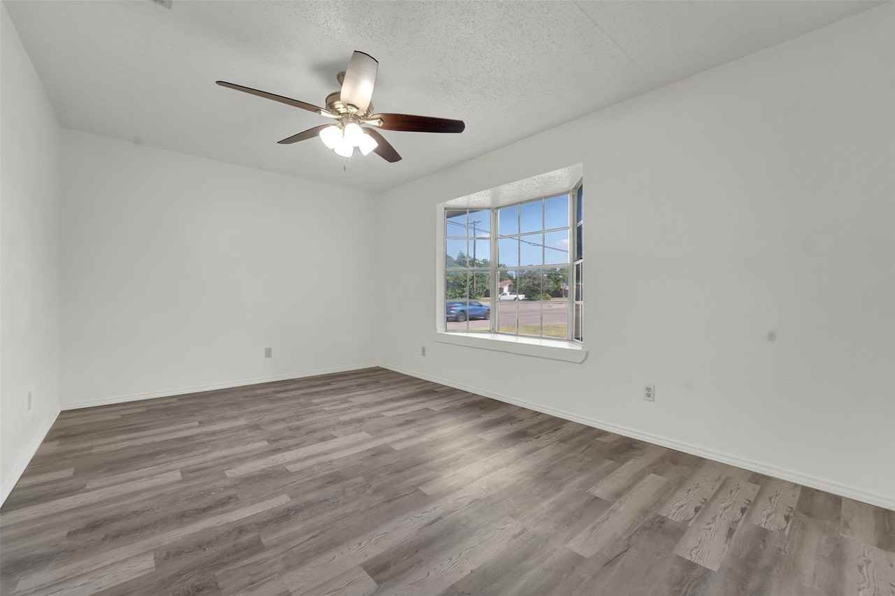2135 Wheaton Dr - Photo 3 of 25