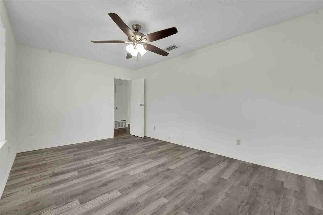 2135 Wheaton Dr - Photo 4 of 25