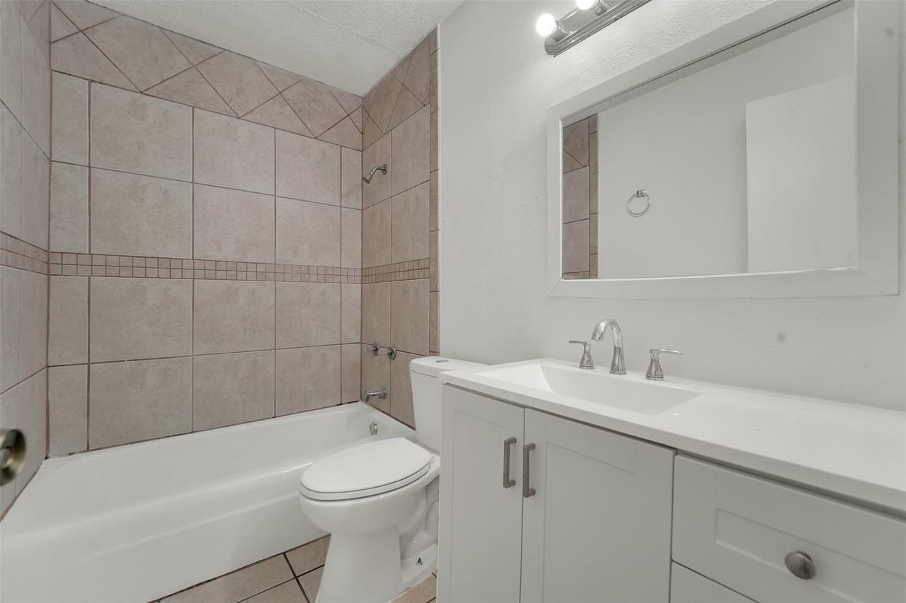 2135 Wheaton Dr - Photo 5 of 25