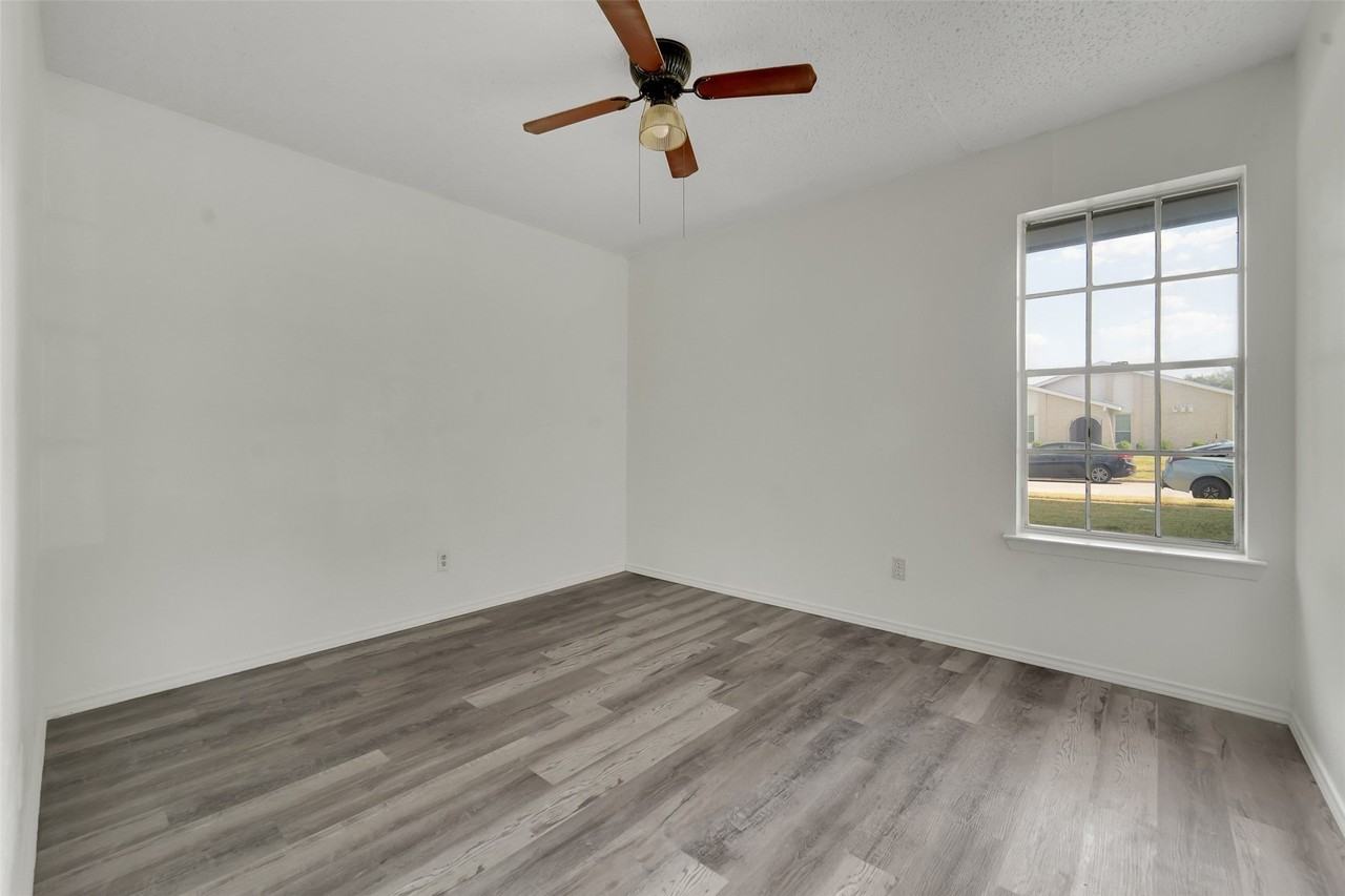 2135 Wheaton Dr - Photo 6 of 25