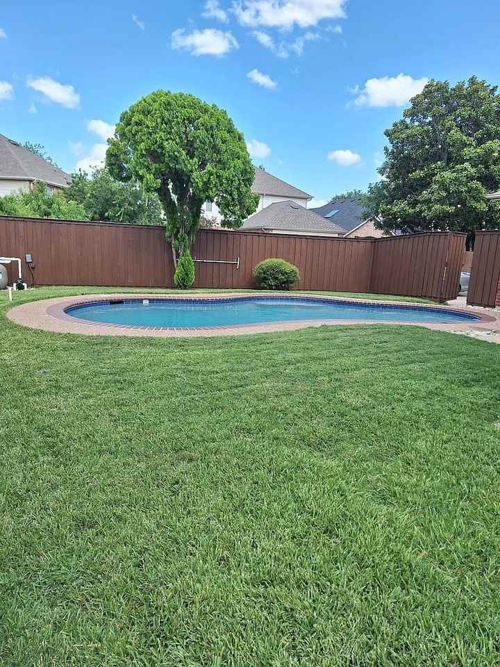 403 Colony Dr - Photo 2 of 14
