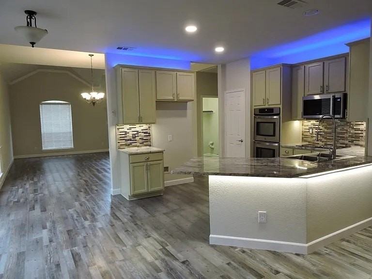 403 Colony Dr - Photo 4 of 14