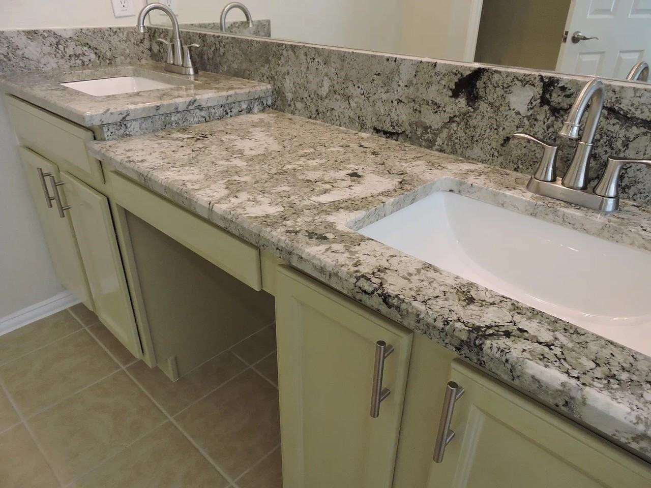 403 Colony Dr - Photo 7 of 14