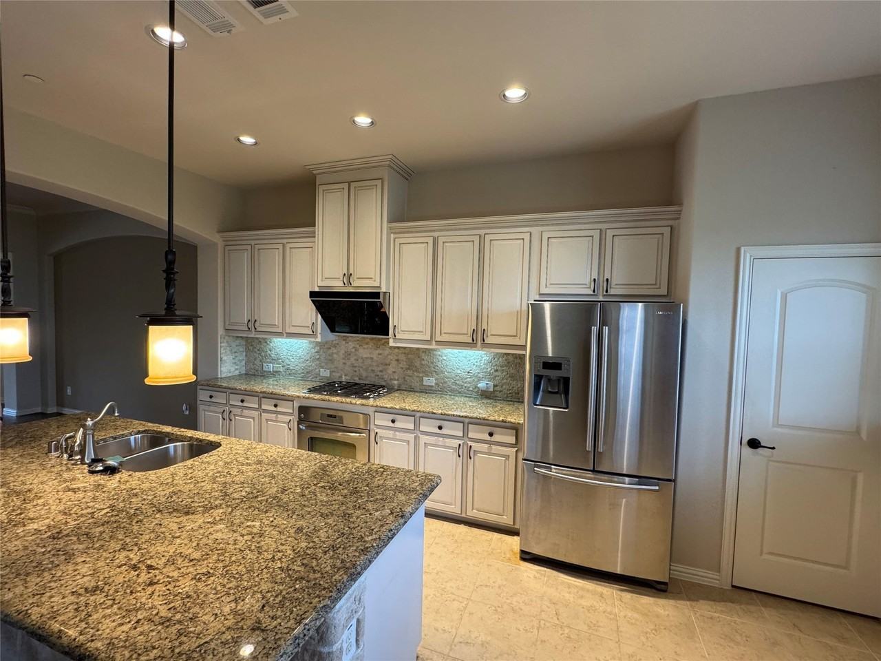 6464 Naples Dr - Photo 3 of 21