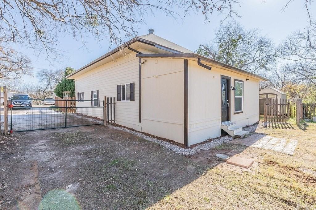 505 N Lamar St - Photo 4 of 30