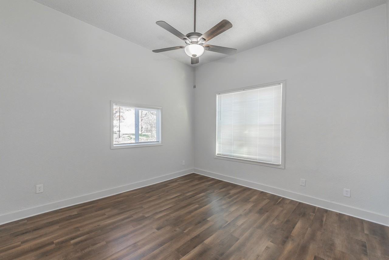 505 N Lamar St - Photo 6 of 30